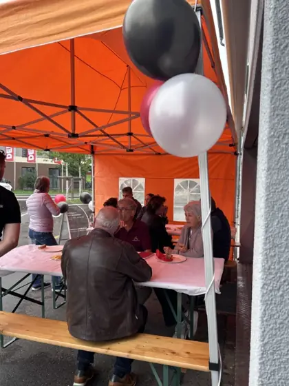 Gemütliches Beisammensein im Festzelt
